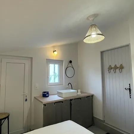 Holiday home Maison Spacieuse A Barbatre, Proche Plage, Pour 8 Personnes - Fr-1-823-40